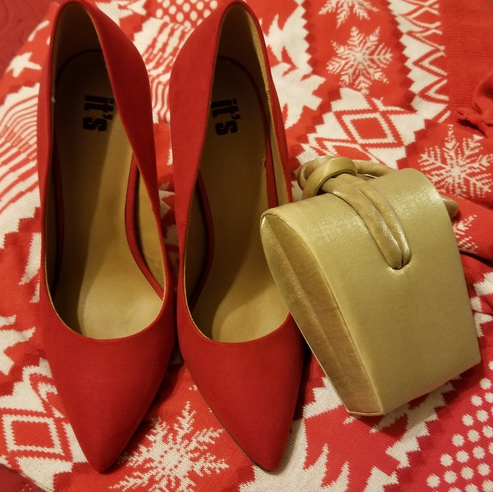 Red Pumps - Picture 2 of 10